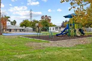 Village Circle, Sacramento, CA 95838 - Photo 28