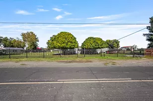 633 W Greenway Ave, Turlock, CA 95380 - Photo 4