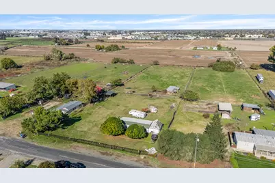 633 W Greenway Avenue, Turlock, CA 95380 - Photo 12