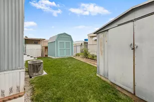 Huckleberry Ln, Sacramento, CA 95828 - Photo 22