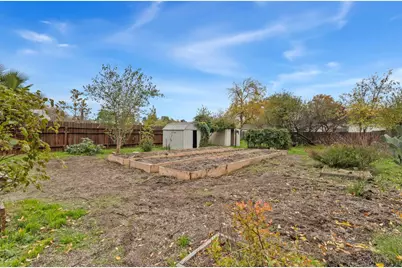1904 Iris Avenue, Sacramento, CA 95815 - Photo 24