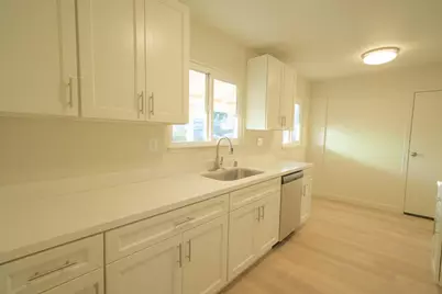 1300 Shadowglen Rd, Sacramento, CA 95864 - Photo 6