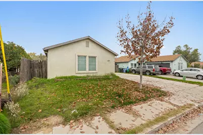 310 W F Street, Turlock, CA 95380 - Photo 2