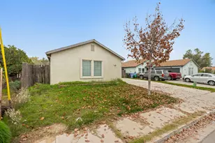 310 W F St, Turlock, CA 95380 - Photo 2