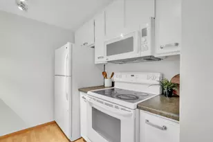 111 Roundtree Ct, Sacramento, CA 95831 - Photo 8