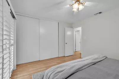 111 Roundtree Court, Sacramento, CA 95831 - Photo 12