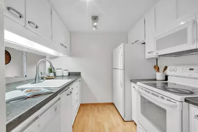 111 Roundtree Court, Sacramento, CA 95831 - Photo 6