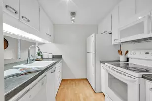 111 Roundtree Ct, Sacramento, CA 95831 - Photo 6