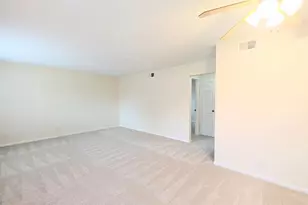 9048 El Cajon Way, Sacramento, CA 95826 - Photo 4