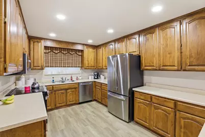 8945 Rosewood Drive, Sacramento, CA 95826 - Photo 10