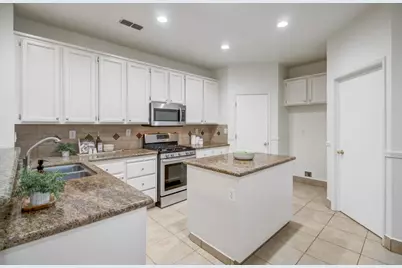 8545 Dewberry Way, Elk Grove, CA 95624 - Photo 16