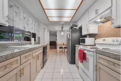 1641 Olivewood Avenue, Manteca, CA 95336 - Photo 14