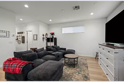 5541 Malibu Palm Court, Sacramento, CA 95842 - Photo 8