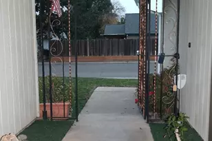 7613 Valley Wood Dr, Sacramento, CA 95828 - Photo 6