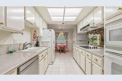 1400 Sussex Ct, Roseville, CA 95661 - Photo 12
