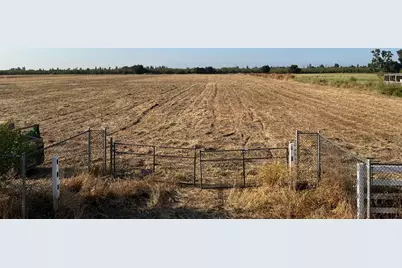 26304 E Mahon Avenue, Escalon, CA 95366 - Photo 32
