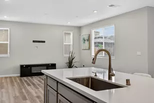 9453 Del Seis Dr, Sacramento, CA 95829 - Photo 22