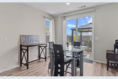 8695 Esperia Way, Sacramento, CA 95828 - Photo 4