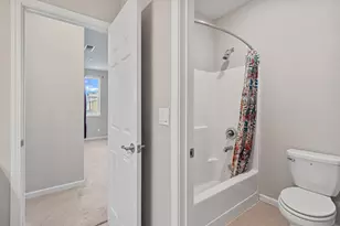 8695 Esperia Wy, Sacramento, CA 95828 - Photo 14