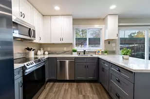 8913 Salmon Falls Dr, Sacramento, CA 95826 - Photo 6