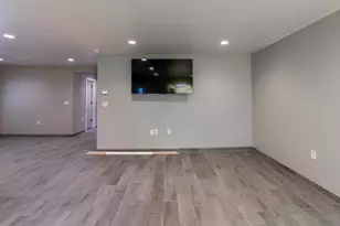 1821 W 8th St, Merced, CA 95341 - Photo 8