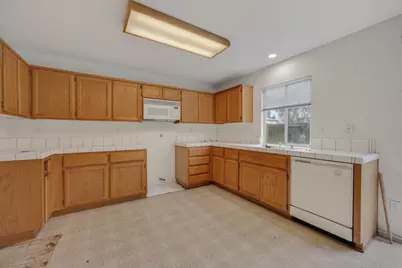 8916 Mandalay Way, Elk Grove, CA 95624 - Photo 14