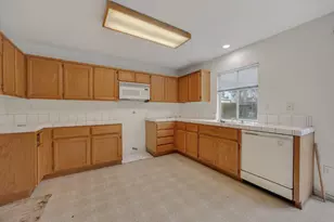 8916 Mandalay Way, Elk Grove, CA 95624 - Photo 14