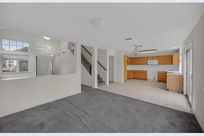 8916 Mandalay Way, Elk Grove, CA 95624 - Photo 12