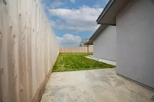 1922 N Adams St, Tulare, CA 93274 - Photo 32