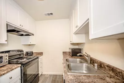 6400 66th Avenue #14, Sacramento, CA 95823 - Photo 8