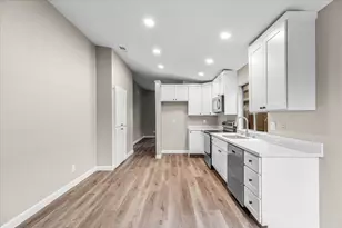 435 W Clover Rd, Tracy, CA 95376 - Photo 8
