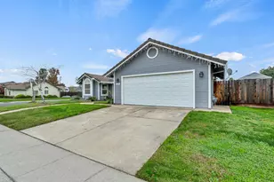 323 Emerald Oak Dr, Galt, CA 95632 - Photo 2