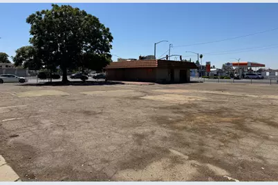 4605 E Belmont Avenue, Fresno, CA 93702 - Photo 2