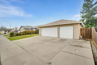 580 Shawn Vines Avenue, Oakdale, CA 95361 - Photo 4