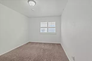 8272 Summer Falls Cir, Sacramento, CA 95828 - Photo 18