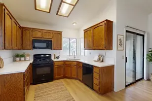 8775 Brittany Park Dr, Sacramento, CA 95828 - Photo 4