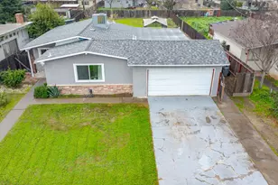 1595 E 26th St, Merced, CA 95340 - Photo 2