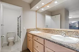 2200 Woodside Ln, Sacramento, CA 95825 - Photo 16