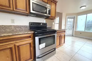 8280 Summer Falls Cir, Sacramento, CA 95828 - Photo 10