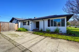 6915 18th Ave, Sacramento, CA 95820 - Photo 1