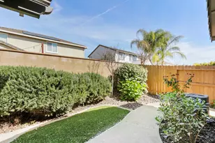7925 Peak Forest Way, Elk Grove, CA 95757 - Photo 38