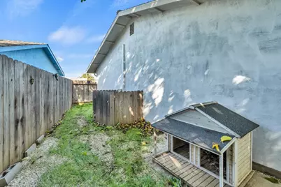 8792 Los Banos Way, Elk Grove, CA 95624 - Photo 32