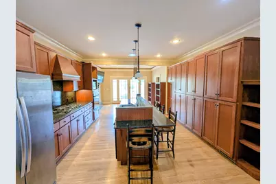 2751 Portola Way, Sacramento, CA 95818 - Photo 6