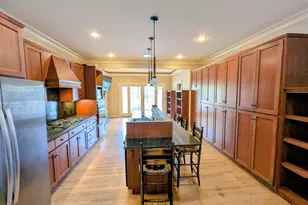 2751 Portola Way, Sacramento, CA 95818 - Photo 6