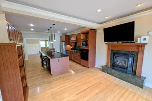 2751 Portola Way, Sacramento, CA 95818 - Photo 8