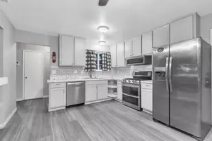 718 Castle Oaks Dr, Stockton, CA 95210 - Photo 10