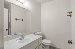 9482 Countryroads Dr, Sacramento, CA 95827 - Photo 16