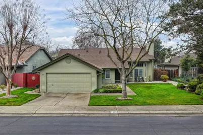9455 Laguna Lake Way, Elk Grove, CA 95758 - Photo 2