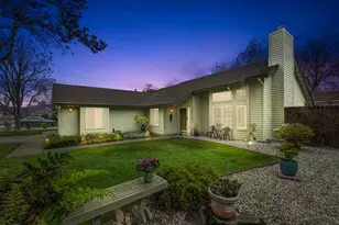 9455 Laguna Lake Way, Elk Grove, CA 95758 - Photo 8