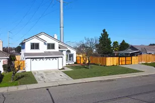 1684 E G St, Oakdale, CA 95361 - Photo 4